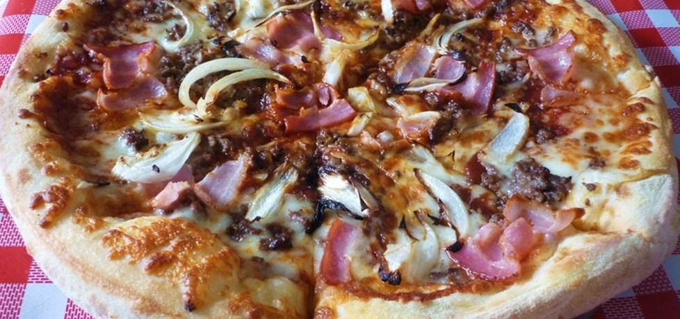Pizza z mięsem i serem mozzarella (autor: ikrakowianka ...