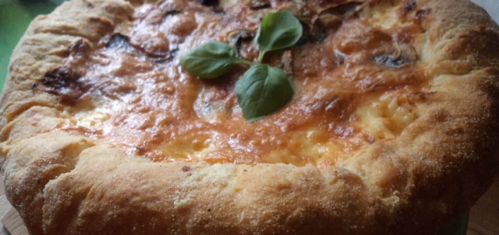 Pizza z serem zapieczonym w brzegach :) (autor: norweska20 ...