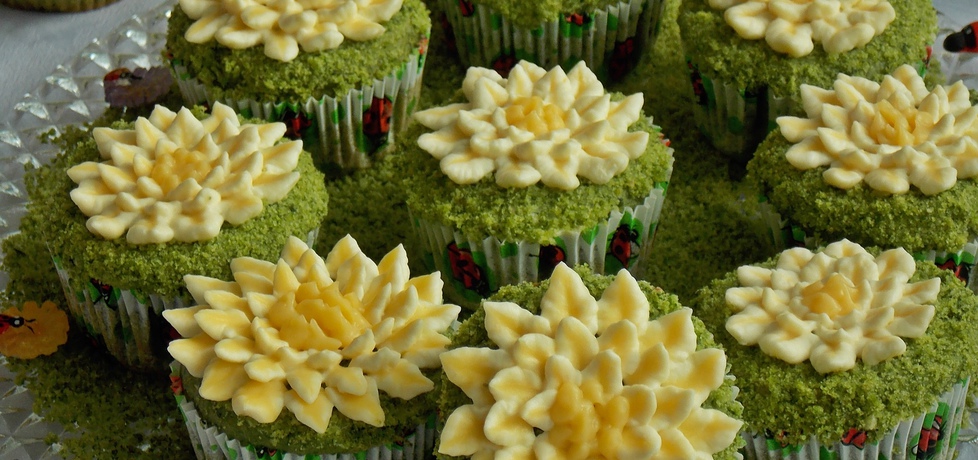 Muffinki kwiatki na łące (autor: mniam)
