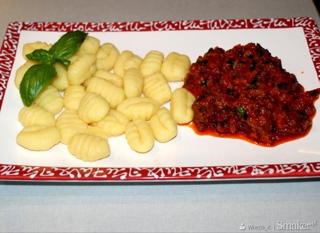 Gnocchi z gulaszem jagnięcym (janjeci gulaš s njokoma)