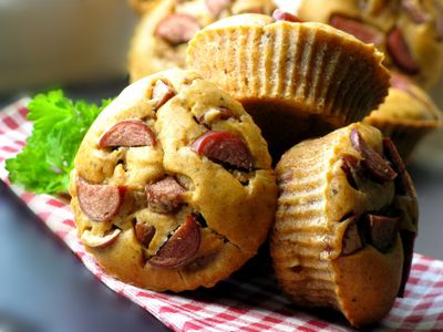 Muffinki z kiełbaskami i pieczarkami