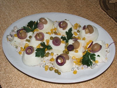 Jajka w kształcie babeczek w pysznym sosie