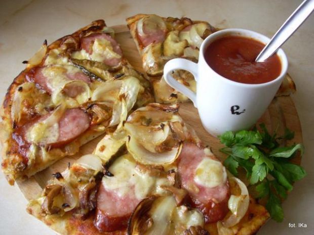 Przepis: pizza wiejska. gotujmy.pl