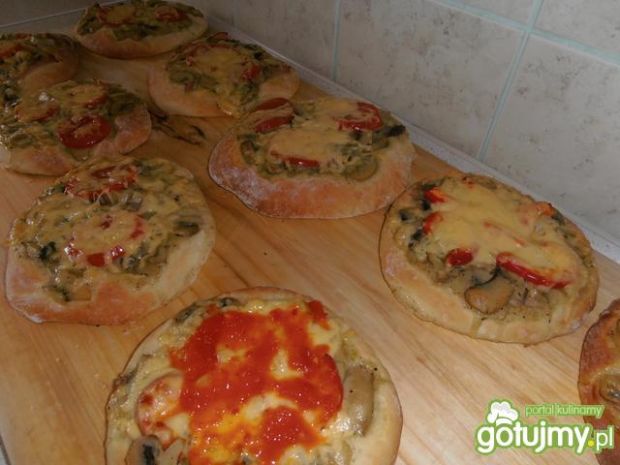 Przepis  pizza z pieczarkami wg 2 milutka przepis