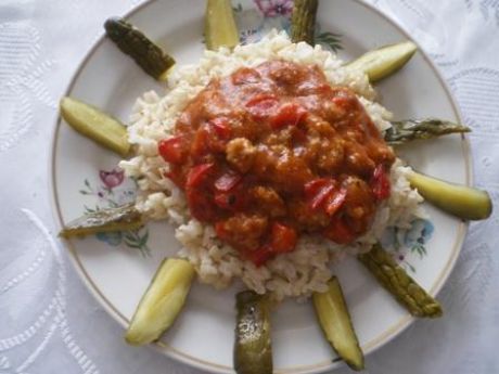 Przepis  ryż z sosem pomidorowym i mielonym przepis