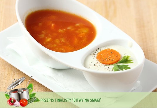 Pomidorowa zupa z dipem serowym i warzywami