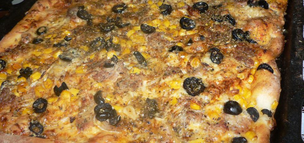 Pizza z kiełbasą i kukurydzą (autor: goofy9)
