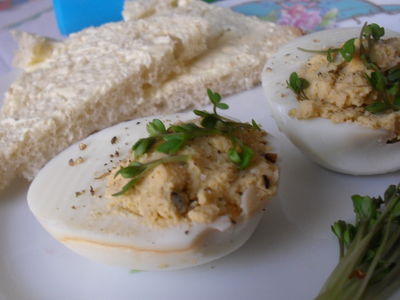 Jaja faszerowane z chrzanem i rzeżuchą