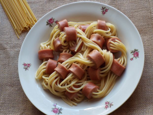 Przepis  spaghetti z parówkami przepis