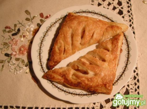 Przepis  jabłkowe rożki z ciasta francuskiego przepis
