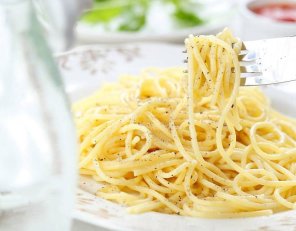 Spaghetti z serem i pieprzem  prosty przepis i składniki