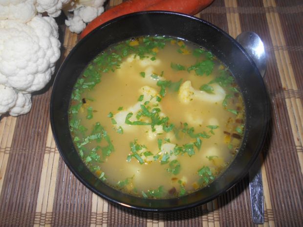 Zupy: zupa kalafiorowo-groszkowa przepis