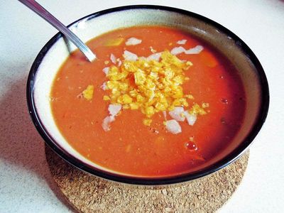 Zupa krem z pomidorów z awokado