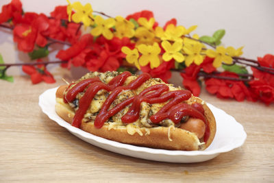 Hot dog z pieczarkami