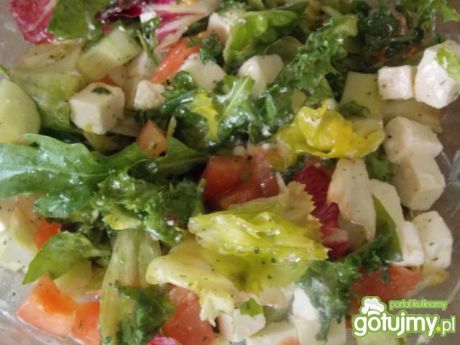 Przepis  mix sałat z fetą i warzywami przepis