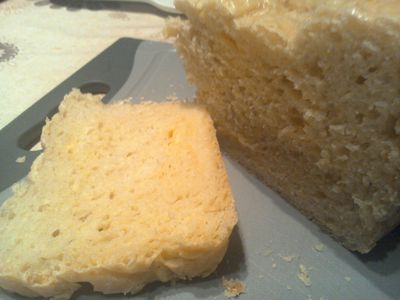 Chleb z żółtym serem