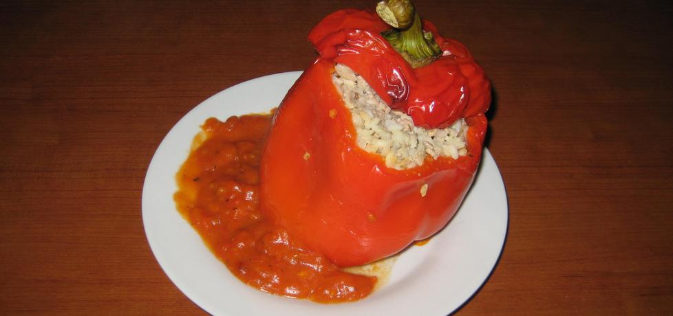 Faszerowana papryka zapiekana w sosie pomidorowym (autor ...