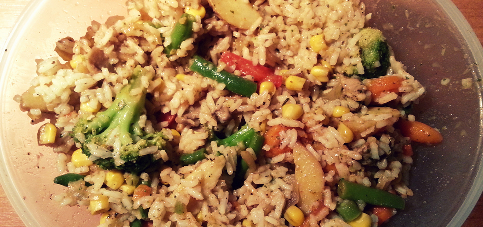 Sałatka z ryżem, schabem i warzywami (autor: magdalena