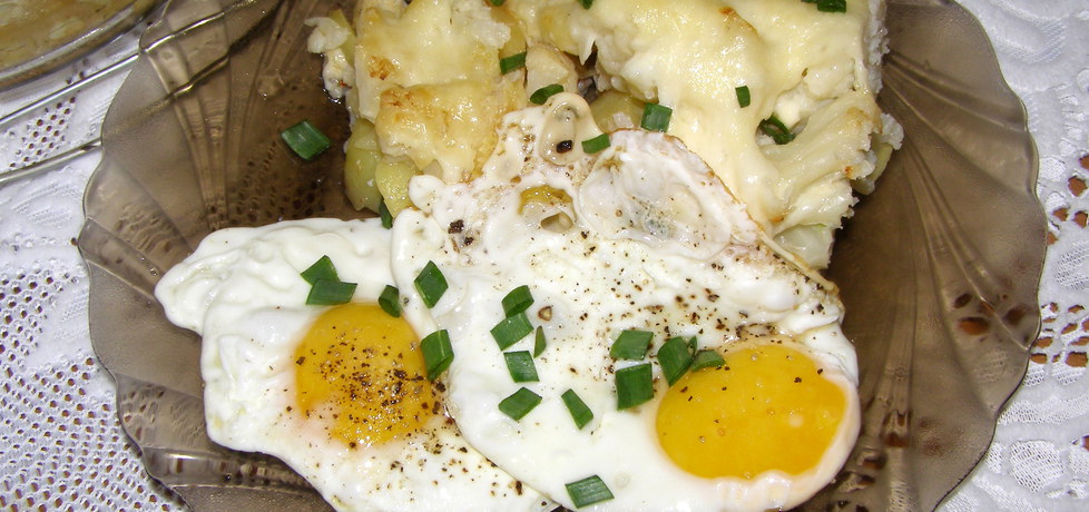 Zapiekanka kalafiorowo ziemniaczana z jajkiem sadzonym na obiad ...