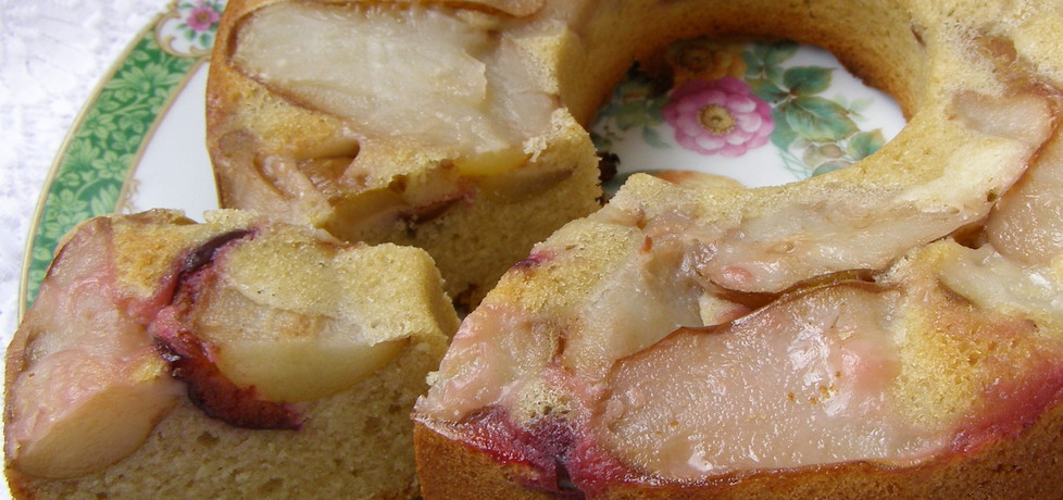 Łatwe, smaczne ciasto z mąki chlebowej: gruszki ze śliwką do góry ...