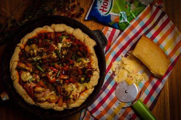 Przepis  wegetariańska pizza z patelni przepis