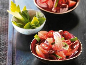 Czerwona sałatka z chilli  prosty przepis i składniki