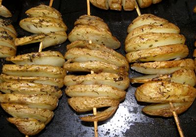 Pieczone ziemniaki spiralki w piekarniku