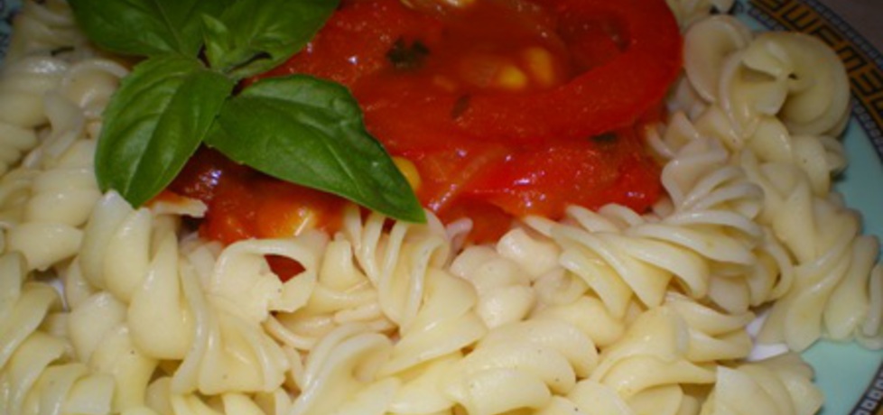 Makaron z sosem pomidorowym, papryką i kukurydzą (autor: ilka86 ...