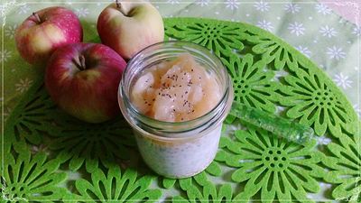 Deser jogurtowa pokusa z chia i prażonym jabłkiem