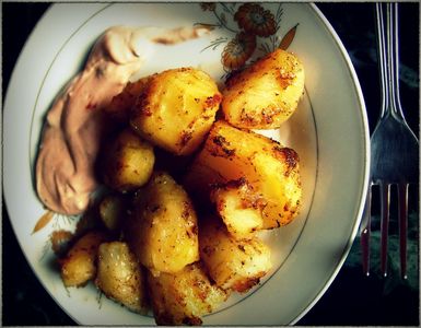 Pieczone ziemniaki i dip keczupowo