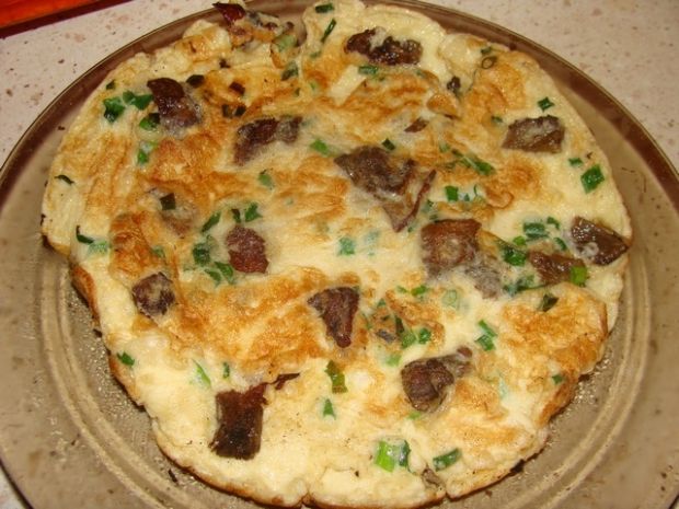Przepis  omlet ze szczypiorkiem i grzybkami mun przepis
