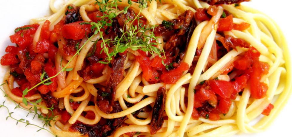 Spaghetti z suszonymi pomidorami i tymiankiem /crudaiola/ (autor ...