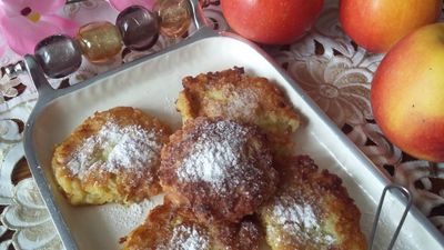 Pancakes jabłkowe z miodem i cynamonem