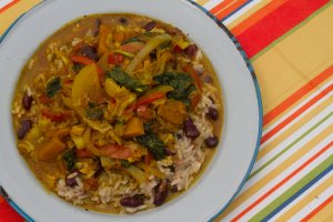 Warzywne curry z ryżem i groszkiem