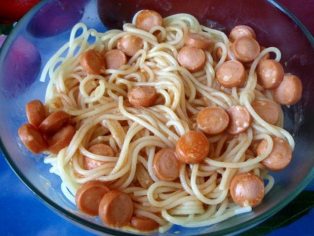 Przepis  spaghetti w sosie pomidorowo-serowym przepis