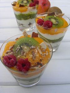 Deser z mango i kiwi