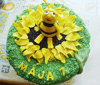 Tort pszczółka maja