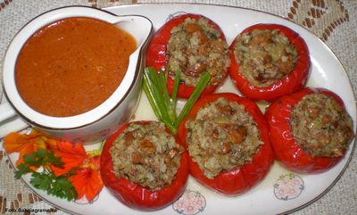 Papryki pomidorowe faszerowane ( z kurkami )