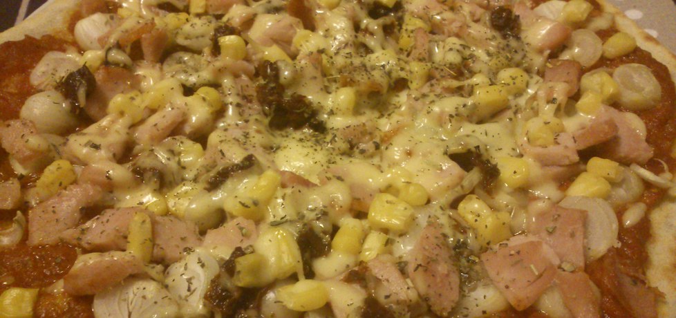 Pizza z dymką, szynką i kukurydzą (autor: wwwiolka ...