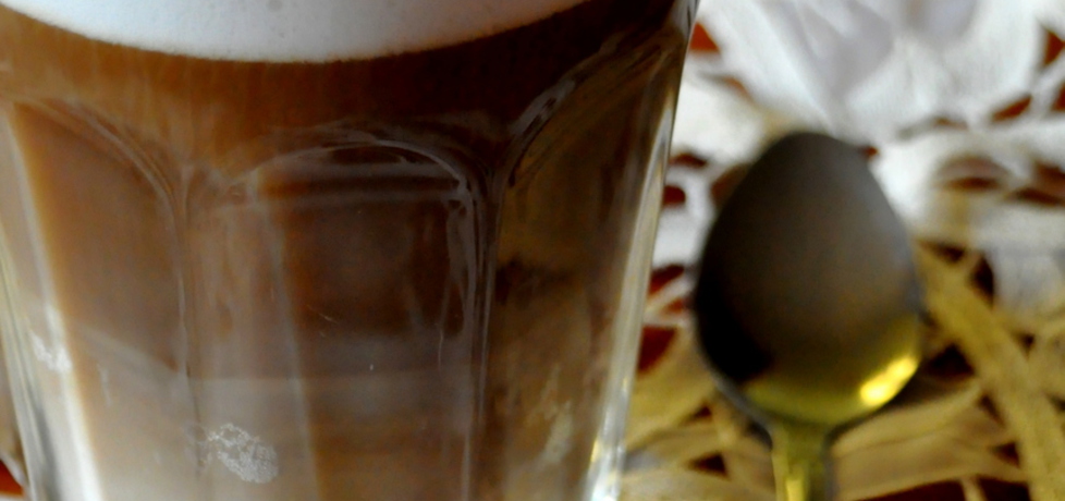 Latte macchiato: mleko poplamione kawą (autor: silver
