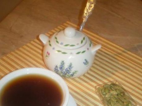 Przepis  herbata z kardamonem i szafranem przepis