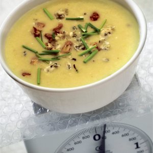 Zupa z orzechów włoskich  prosty przepis i składniki