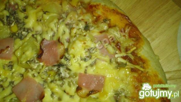 Przepis  pizza ziołowa z szynka westfalską przepis