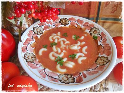 Zupa ze świeżych pomidorów z makaronem