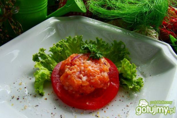 Przepis  tatar z łososia na pomidorku przepis