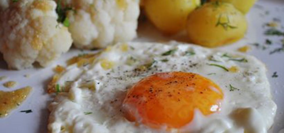 Jajko sadzone, młode ziemniaki i kalafior (autor: grumko ...