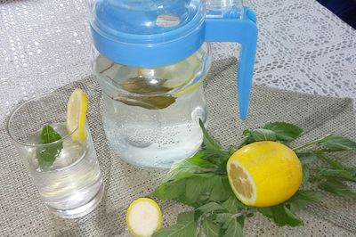 Lemoniada z cytryną i mietą