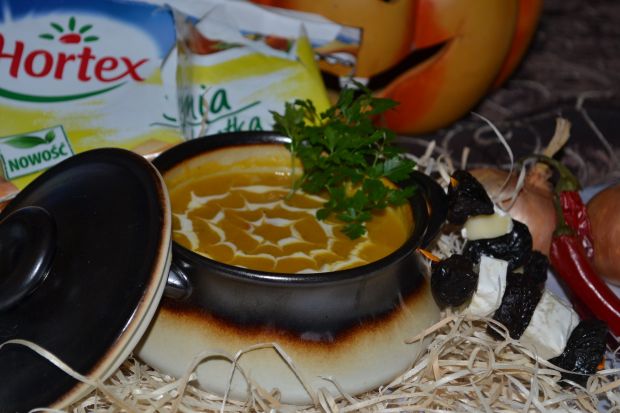 Hortex zupa krem z dyni z wędzonymi śliwkami i peperoni