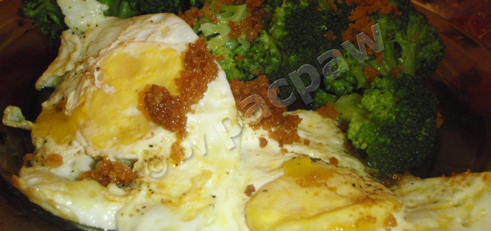 Jajka sadzone z brokułami (autor: pacpaw)