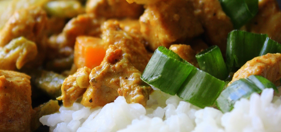 Potrawka kurczak curry z fasolą w mleczku kokosowym (autor ...